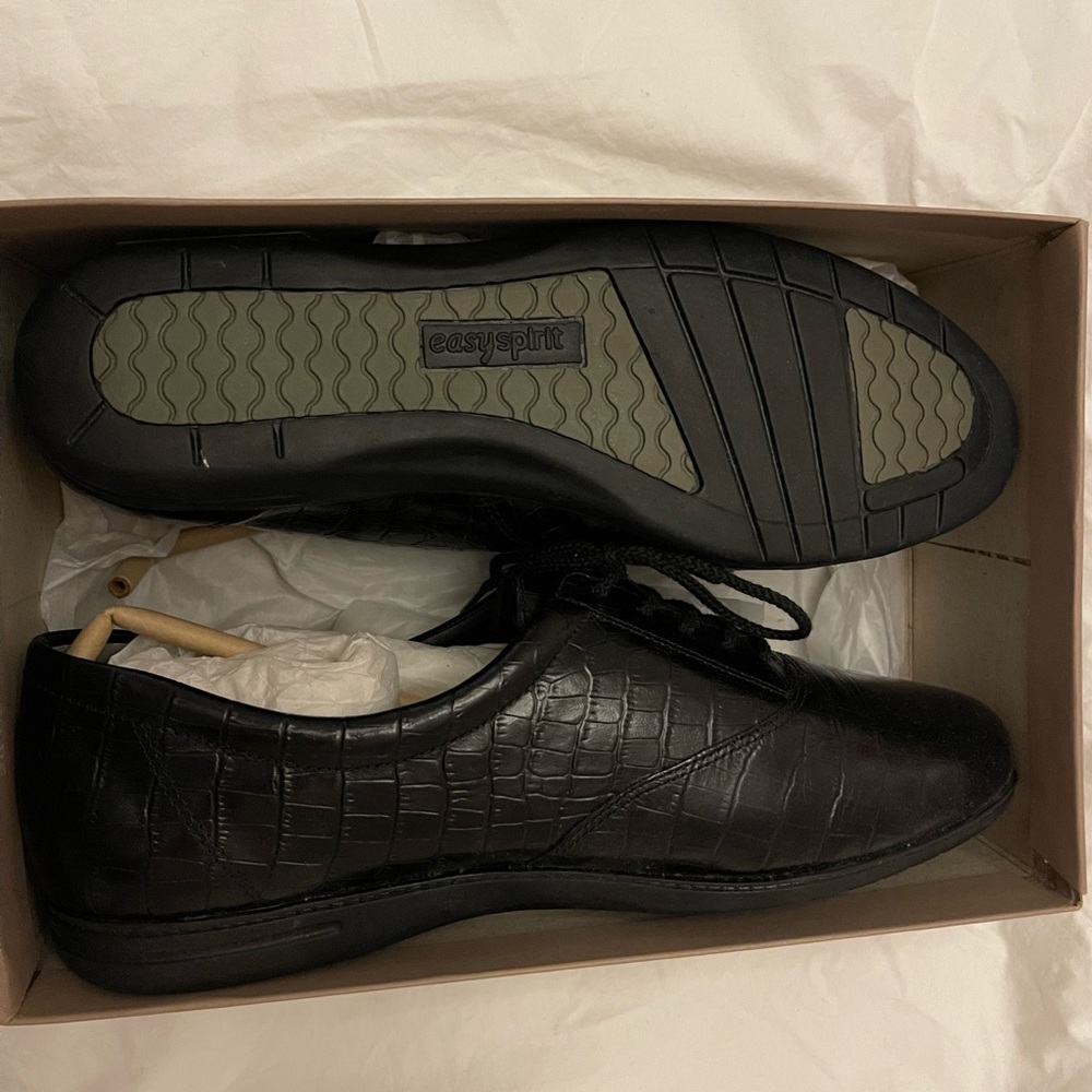 Easy Spirit Motion Leather Oxfords in Black Crocodile